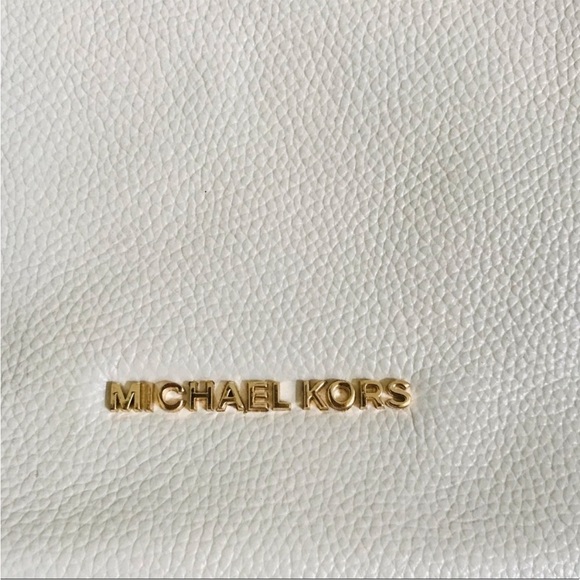 Michael Kors Creamwhite Leather
Shoulder Bag . - Picture 9 of 13